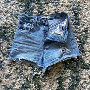 Levi’s Ribcage Short